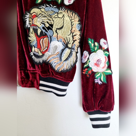 36•5 Women Velvet/Velour Embroidered BomberJacket Burgundy Full Zip Small/Medium - Picture 6 of 16